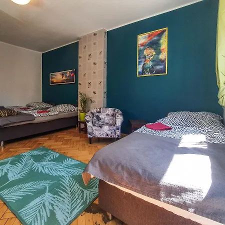 Mazurska 8a Hostel *
